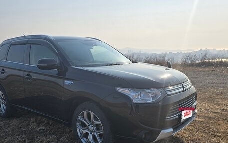 Mitsubishi Outlander III рестайлинг 3, 2014 год, 1 580 000 рублей, 4 фотография