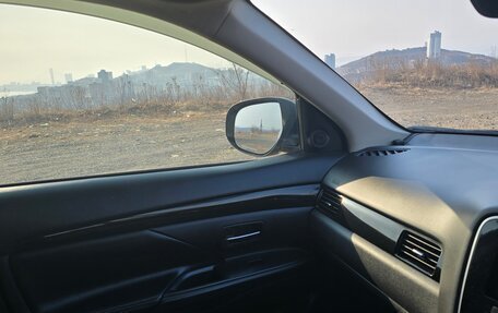 Mitsubishi Outlander III рестайлинг 3, 2014 год, 1 580 000 рублей, 13 фотография