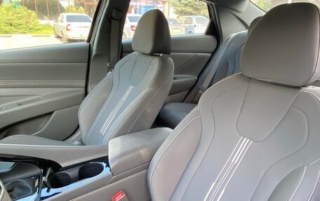 Hyundai Elantra, 2023 год, 2 300 000 рублей, 4 фотография