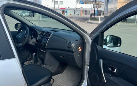 Renault Logan II, 2015 год, 700 000 рублей, 9 фотография