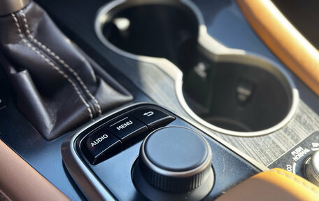 Lexus RX IV рестайлинг, 2017 год, 4 200 000 рублей, 24 фотография