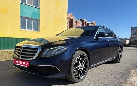 Mercedes-Benz E-Класс, 2017 год, 3 500 000 рублей, 4 фотография