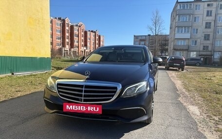 Mercedes-Benz E-Класс, 2017 год, 3 500 000 рублей, 3 фотография