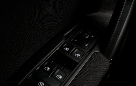 Volkswagen Tiguan II, 2019 год, 2 445 000 рублей, 19 фотография