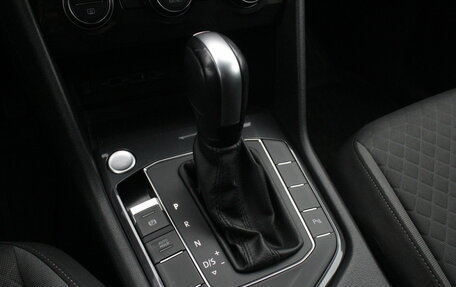 Volkswagen Tiguan II, 2019 год, 2 445 000 рублей, 18 фотография