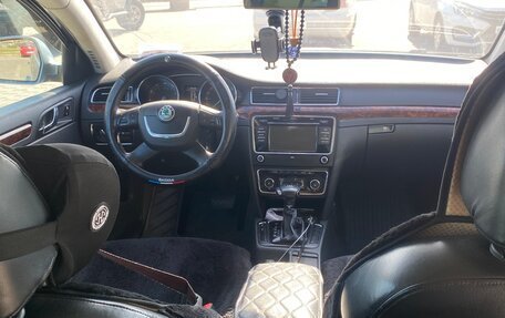 Skoda Superb III рестайлинг, 2011 год, 900 000 рублей, 15 фотография