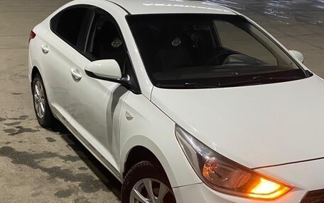 Hyundai Solaris II рестайлинг, 2018 год, 930 000 рублей, 3 фотография