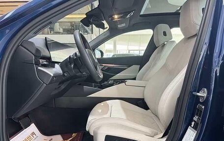 BMW 5 серия, 2024 год, 7 450 000 рублей, 7 фотография