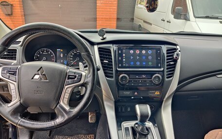 Mitsubishi Pajero Sport III рестайлинг, 2017 год, 3 399 рублей, 19 фотография