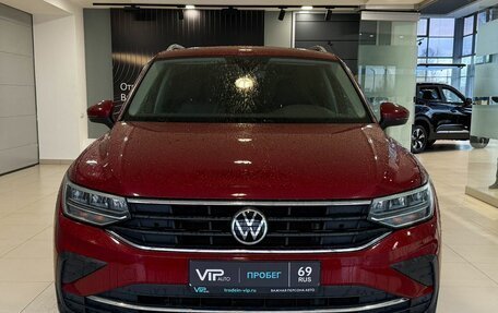 Volkswagen Tiguan II, 2021 год, 3 297 000 рублей, 2 фотография