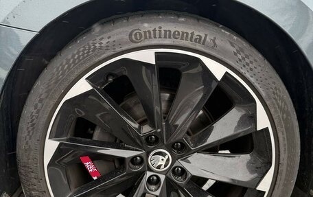 Skoda Superb III рестайлинг, 2021 год, 2 750 000 рублей, 2 фотография