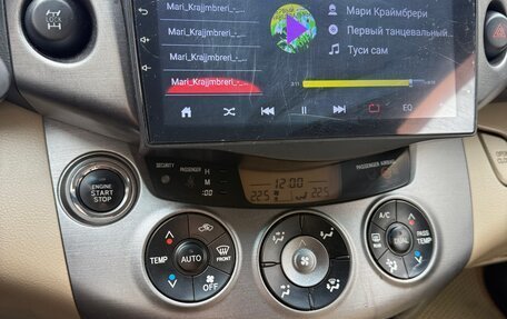 Toyota RAV4, 2010 год, 1 499 999 рублей, 19 фотография