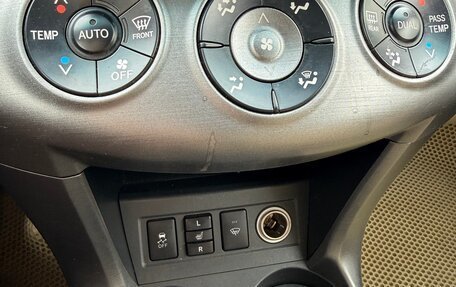 Toyota RAV4, 2010 год, 1 499 999 рублей, 18 фотография