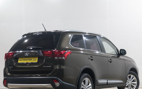 Mitsubishi Outlander III рестайлинг 3, 2015 год, 1 599 000 рублей, 7 фотография