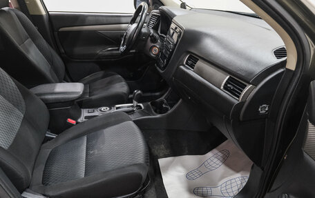 Mitsubishi Outlander III рестайлинг 3, 2015 год, 1 599 000 рублей, 10 фотография