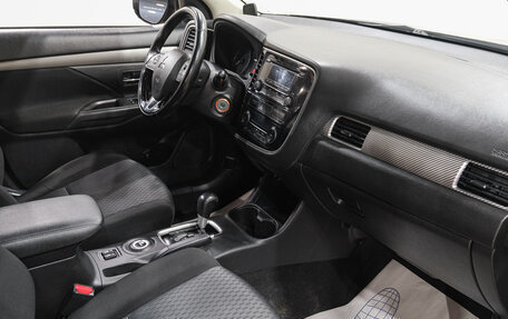 Mitsubishi Outlander III рестайлинг 3, 2015 год, 1 599 000 рублей, 11 фотография