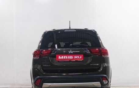Mitsubishi Outlander III рестайлинг 3, 2015 год, 1 599 000 рублей, 6 фотография