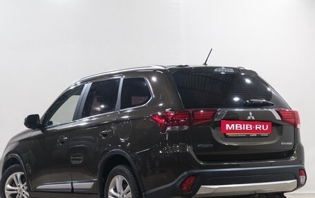 Mitsubishi Outlander III рестайлинг 3, 2015 год, 1 599 000 рублей, 5 фотография