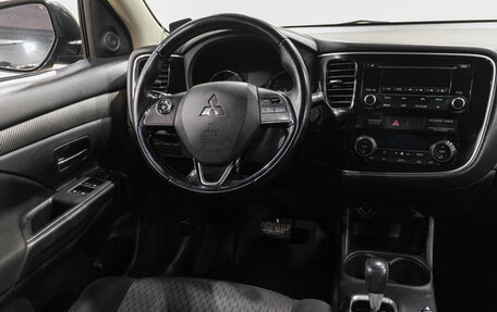 Mitsubishi Outlander III рестайлинг 3, 2015 год, 1 599 000 рублей, 14 фотография