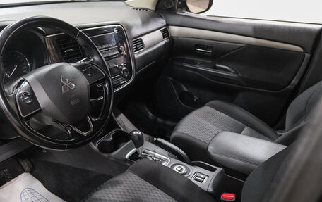 Mitsubishi Outlander III рестайлинг 3, 2015 год, 1 599 000 рублей, 13 фотография