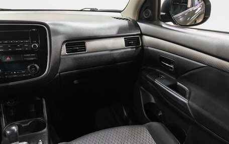 Mitsubishi Outlander III рестайлинг 3, 2015 год, 1 599 000 рублей, 15 фотография