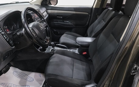 Mitsubishi Outlander III рестайлинг 3, 2015 год, 1 599 000 рублей, 12 фотография