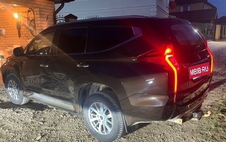Mitsubishi Pajero Sport III рестайлинг, 2018 год, 3 299 000 рублей, 3 фотография