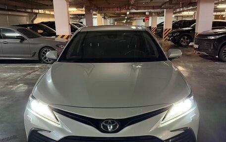 Toyota Camry, 2021 год, 3 180 000 рублей, 9 фотография