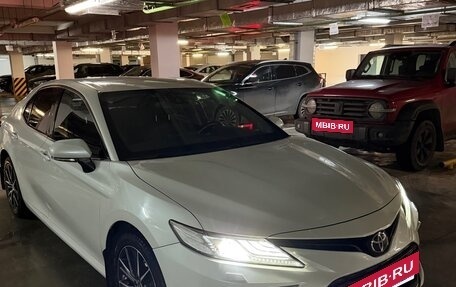 Toyota Camry, 2021 год, 3 180 000 рублей, 10 фотография