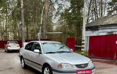 Toyota Avensis III рестайлинг, 2000 год, 390 000 рублей, 3 фотография