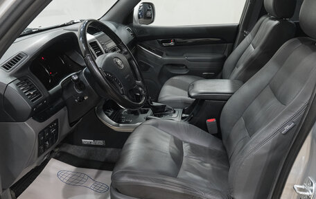 Toyota Land Cruiser Prado 120 рестайлинг, 2008 год, 3 119 000 рублей, 17 фотография