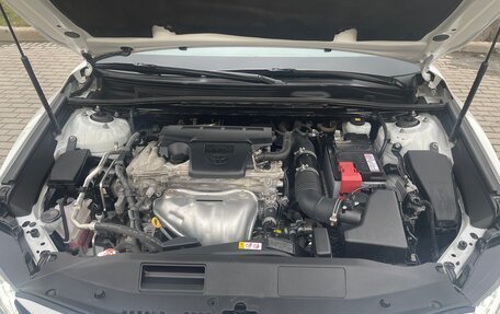 Toyota Camry, 2020 год, 3 650 000 рублей, 10 фотография