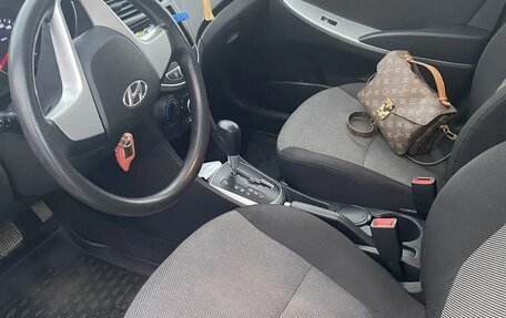 Hyundai Solaris II рестайлинг, 2011 год, 1 000 000 рублей, 5 фотография