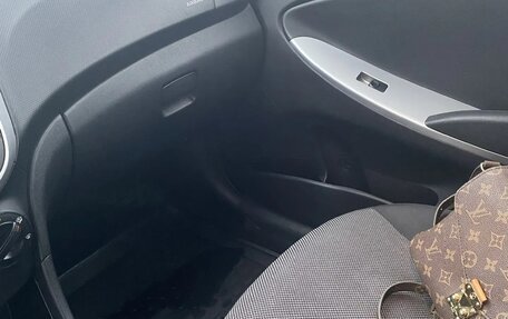 Hyundai Solaris II рестайлинг, 2011 год, 1 000 000 рублей, 6 фотография