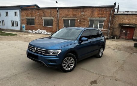 Volkswagen Tiguan II, 2019 год, 2 450 000 рублей, 2 фотография