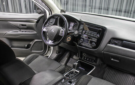 Mitsubishi Outlander III рестайлинг 3, 2019 год, 1 598 000 рублей, 11 фотография