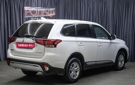 Mitsubishi Outlander III рестайлинг 3, 2019 год, 1 598 000 рублей, 5 фотография