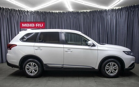 Mitsubishi Outlander III рестайлинг 3, 2019 год, 1 598 000 рублей, 4 фотография