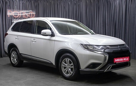 Mitsubishi Outlander III рестайлинг 3, 2019 год, 1 598 000 рублей, 3 фотография