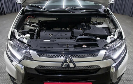 Mitsubishi Outlander III рестайлинг 3, 2019 год, 1 598 000 рублей, 9 фотография