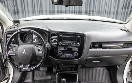 Mitsubishi Outlander III рестайлинг 3, 2019 год, 1 598 000 рублей, 14 фотография