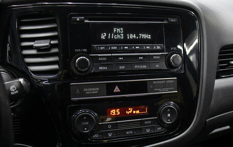 Mitsubishi Outlander III рестайлинг 3, 2019 год, 1 598 000 рублей, 18 фотография