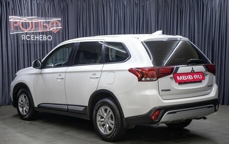 Mitsubishi Outlander III рестайлинг 3, 2019 год, 1 598 000 рублей, 7 фотография