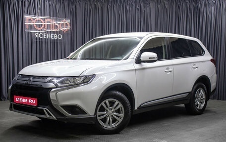 Mitsubishi Outlander III рестайлинг 3, 2019 год, 1 598 000 рублей, 1 фотография