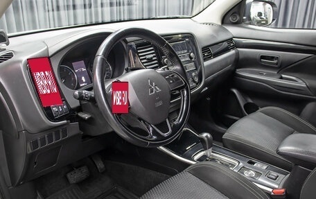 Mitsubishi Outlander III рестайлинг 3, 2019 год, 1 598 000 рублей, 16 фотография