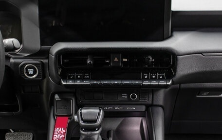 Toyota Land Cruiser Prado, 2024 год, 8 999 000 рублей, 17 фотография