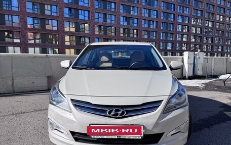 Hyundai Solaris II рестайлинг, 2015 год, 950 000 рублей, 3 фотография