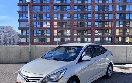 Hyundai Solaris II рестайлинг, 2015 год, 950 000 рублей, 2 фотография