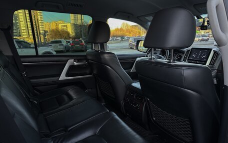 Toyota Land Cruiser 200, 2017 год, 6 400 000 рублей, 16 фотография