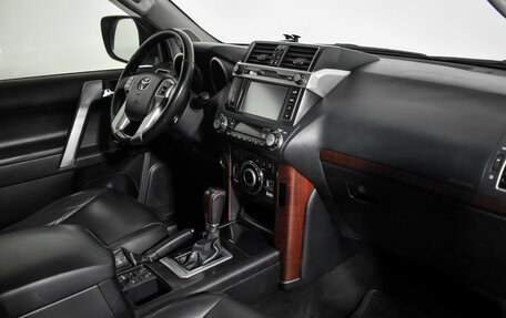 Toyota Land Cruiser Prado 150 рестайлинг 2, 2014 год, 3 490 000 рублей, 12 фотография